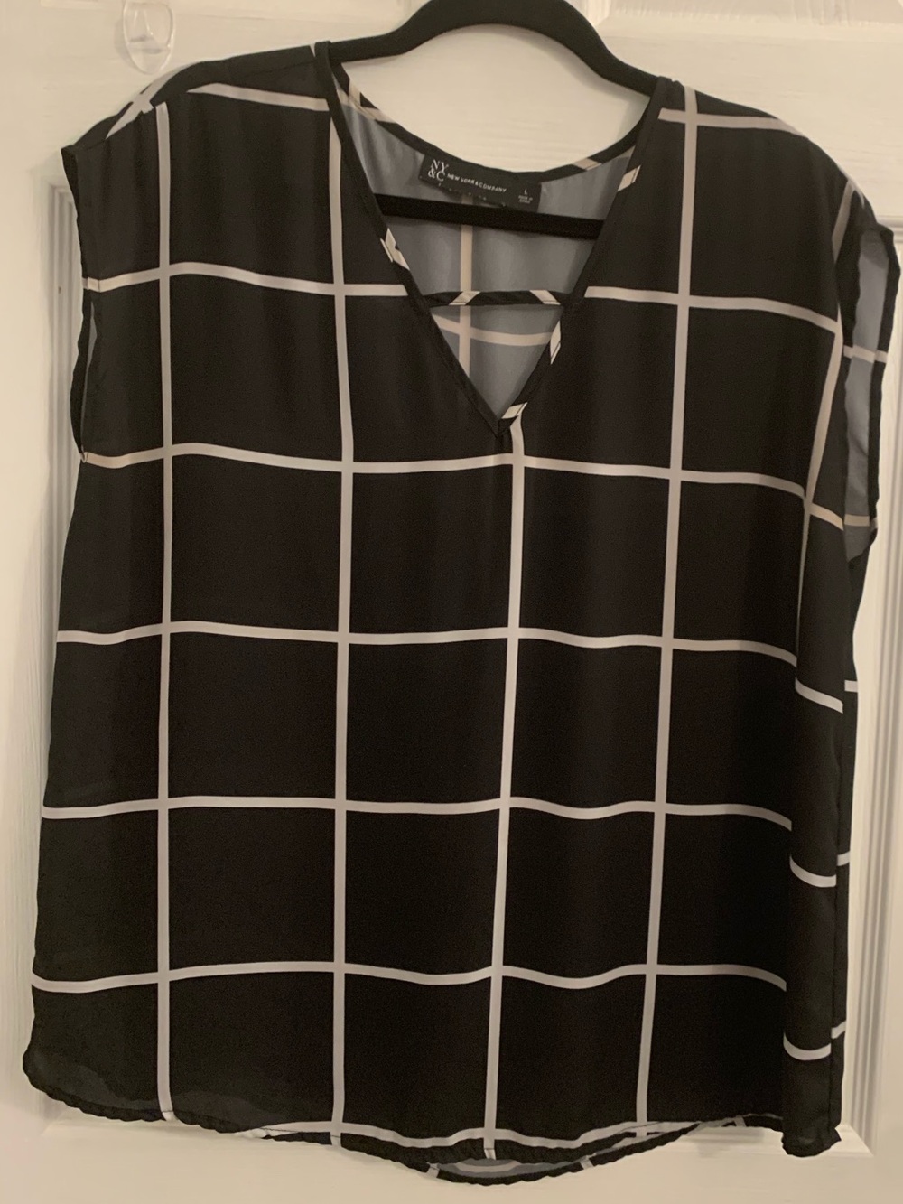 New York & Company Black Windowpane V-Neck Blouse. Size large $10
